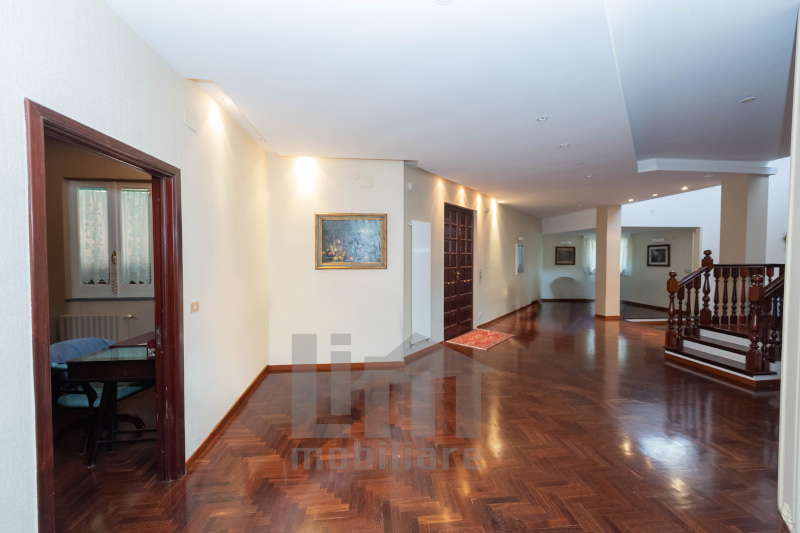 000012 Lim-mobiliare-salone3